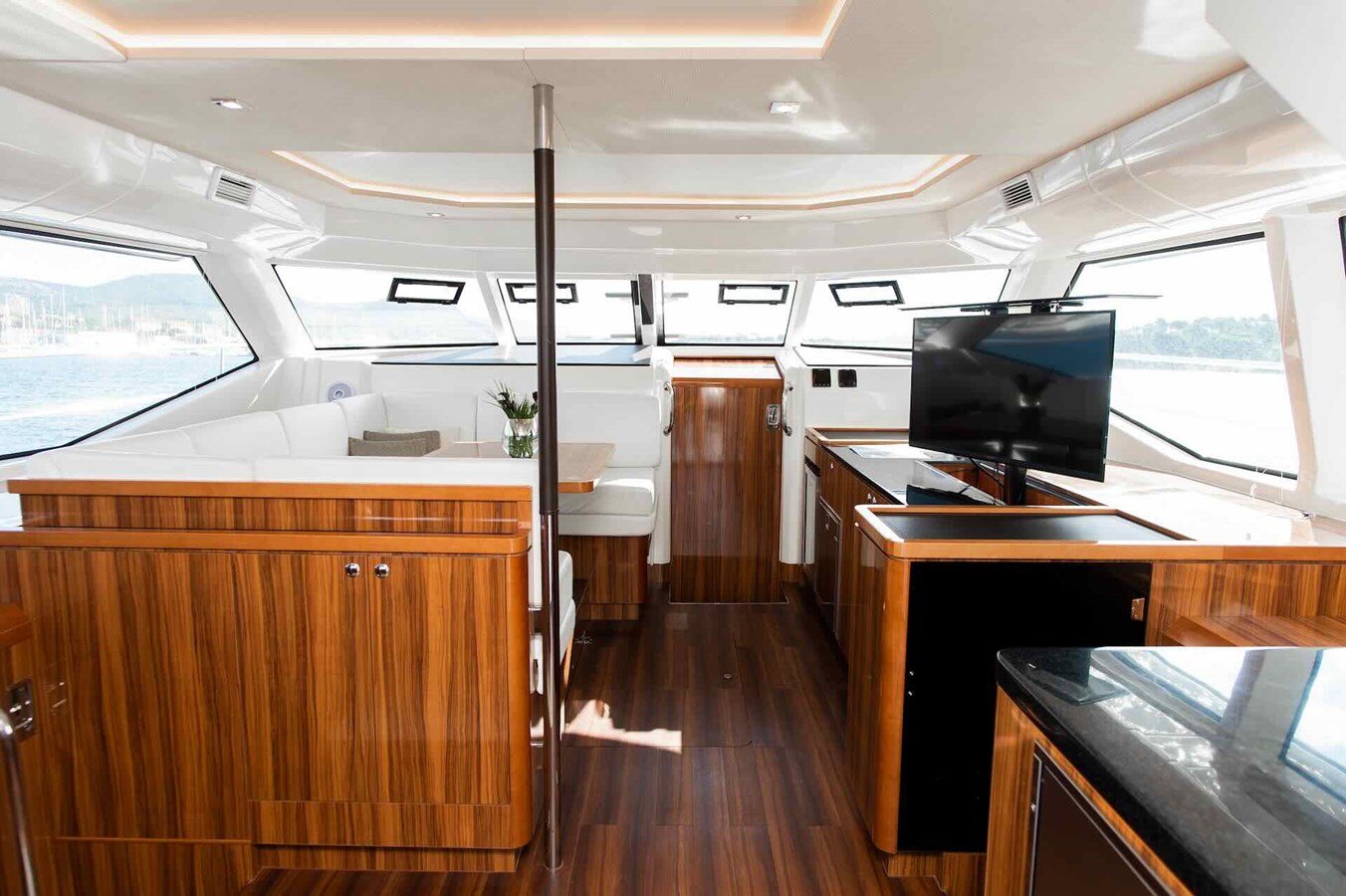 2019 AQUILA 44' 2