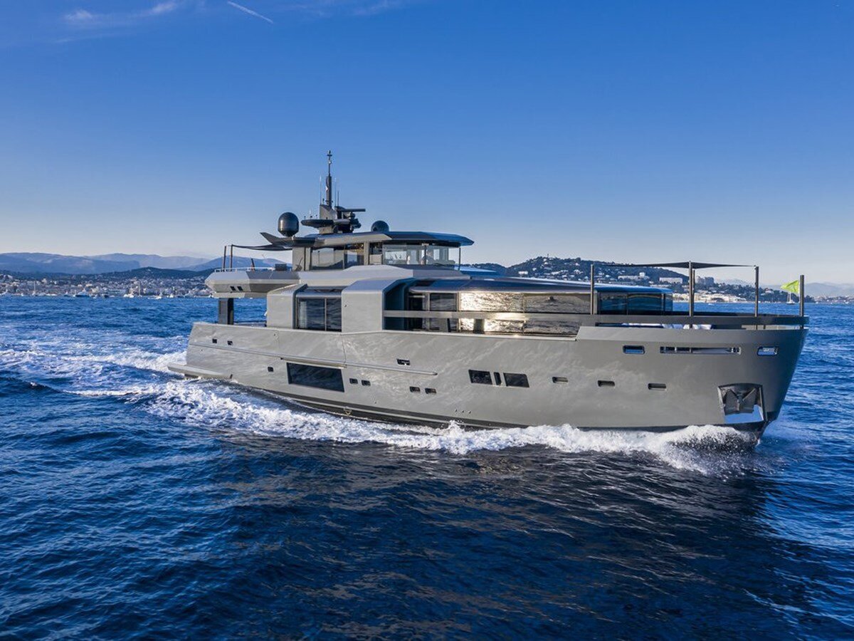 2019 ARCADIA YACHTS 105'