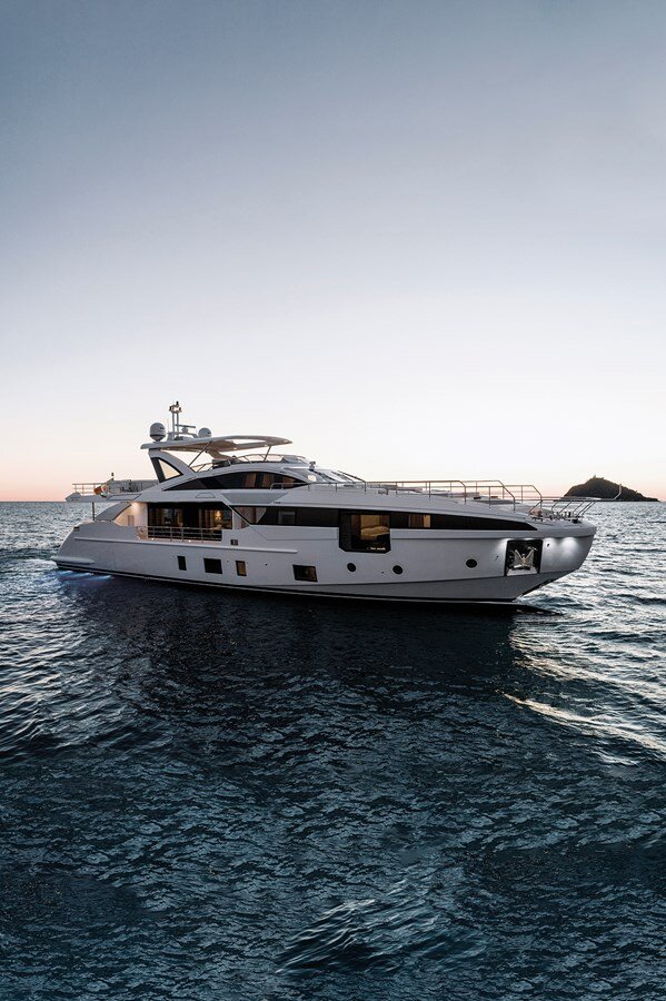 2019-azimut-yachts-105-fd9887