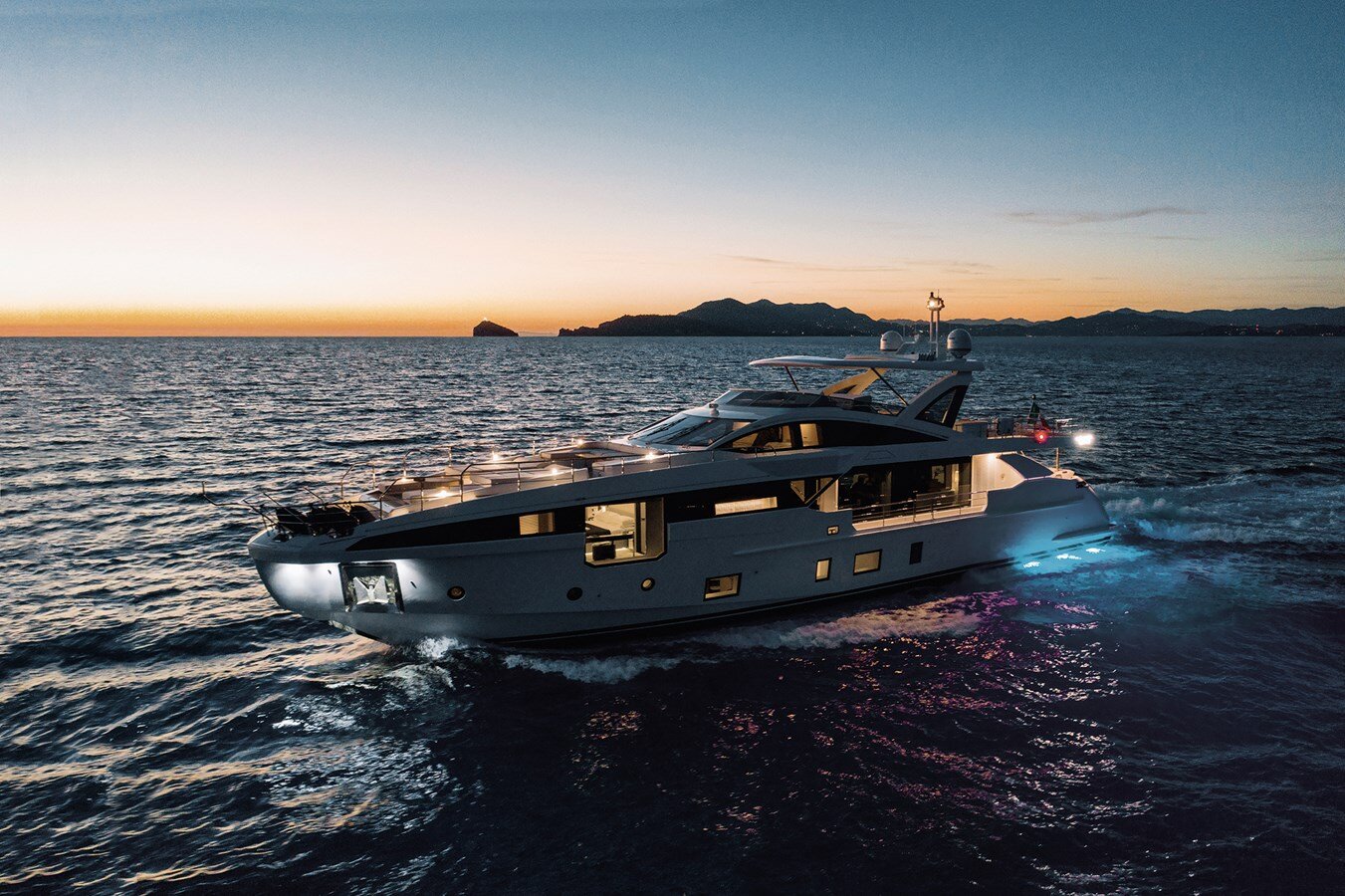 2019-azimut-yachts-105-fd9887