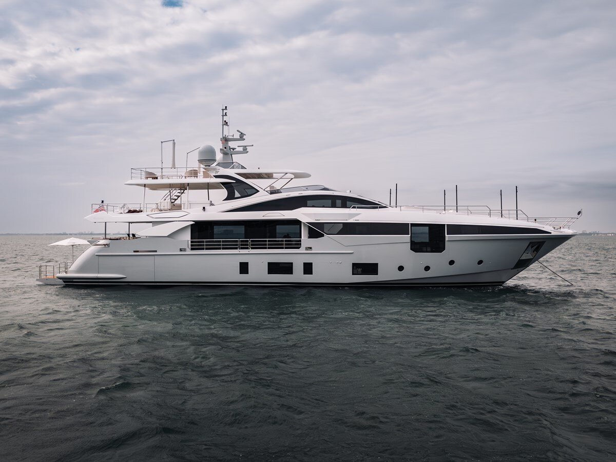 2019-azimut-yachts-114-10-cc369e