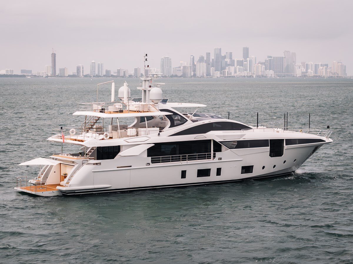 2019-azimut-yachts-114-10-977af2