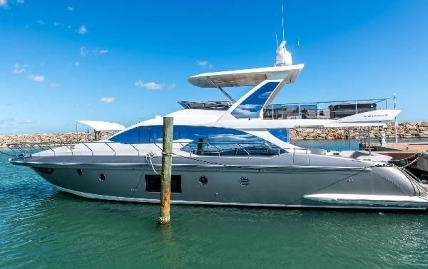 2019-azimut-yachts-68-3-8ad2bd