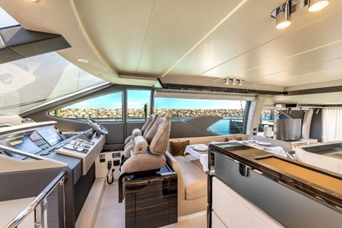 2019-azimut-yachts-68-3-8ad2bd