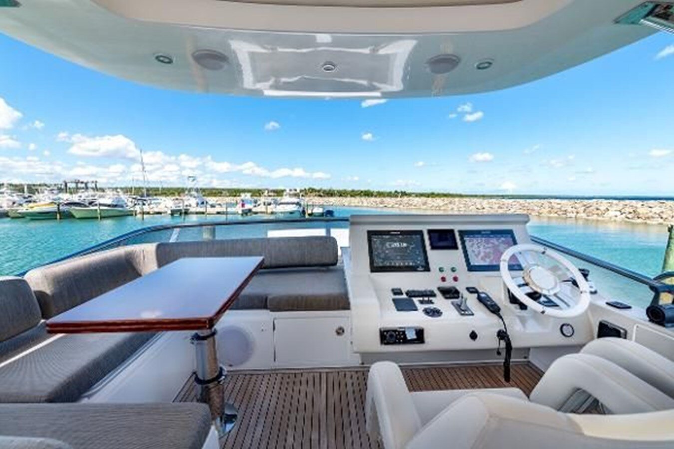 2019-azimut-yachts-68-3-8ad2bd