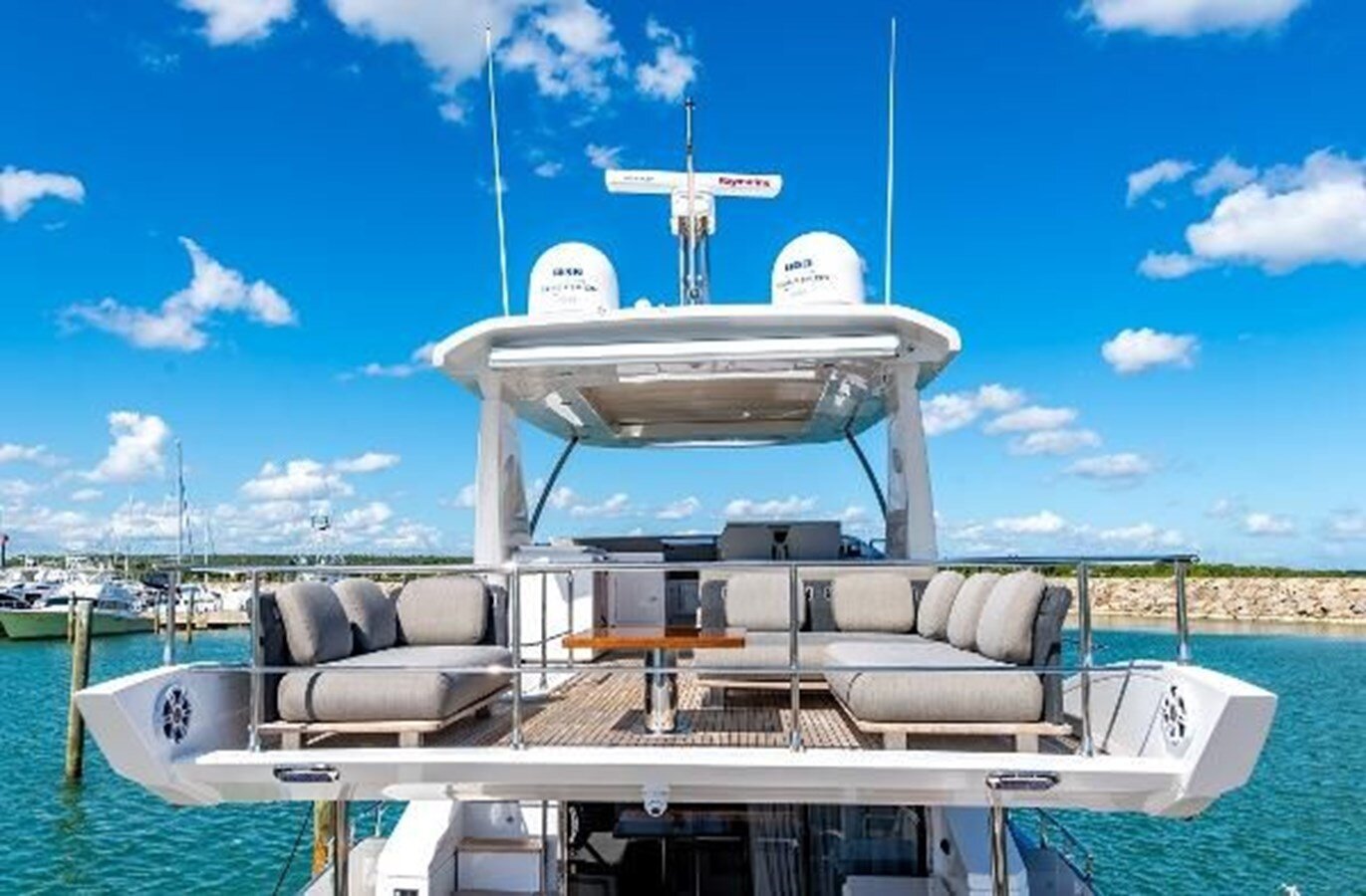 2019-azimut-yachts-68-3-8ad2bd