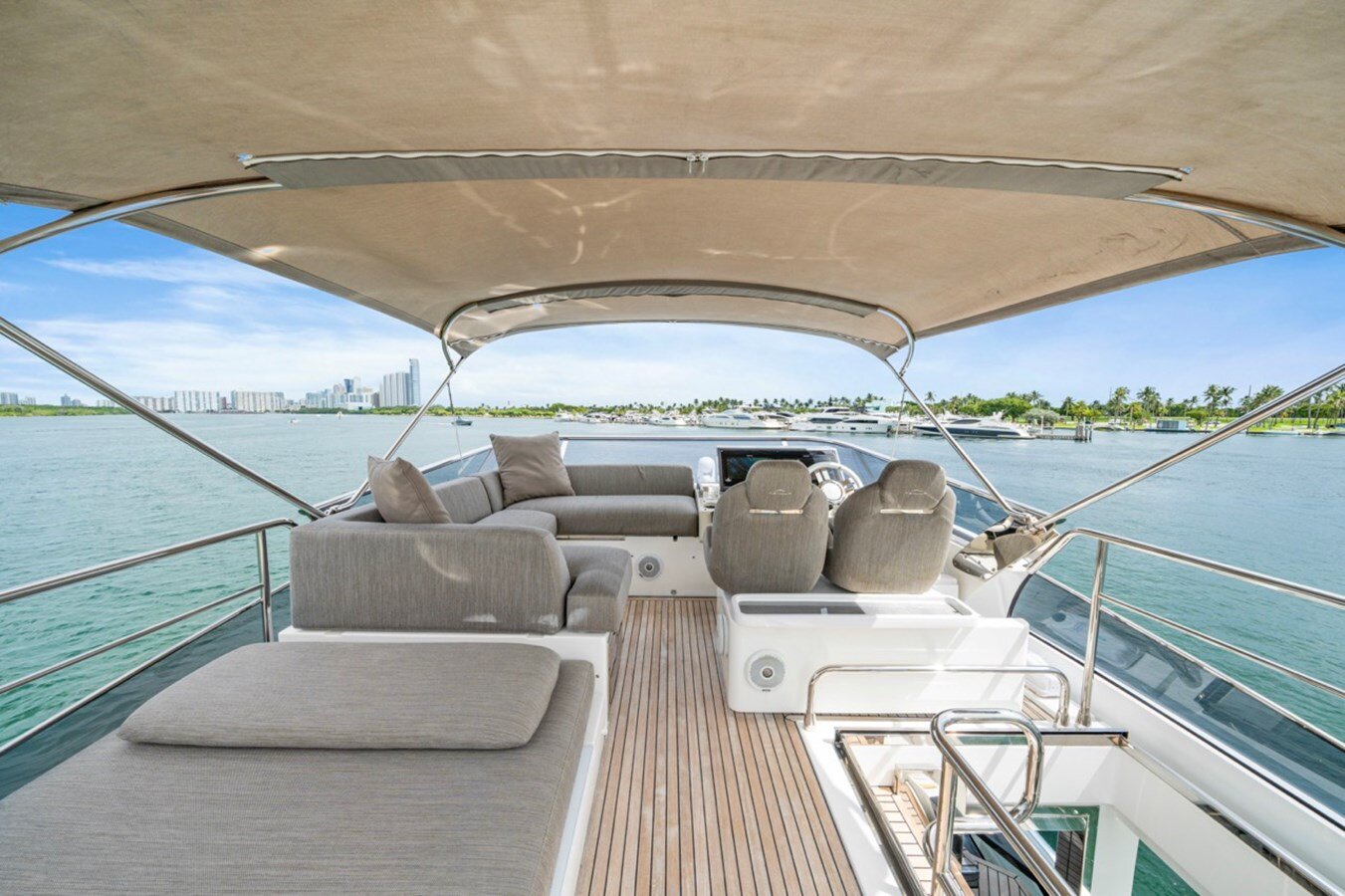 2019-azimut-yachts-71-2-12aff3