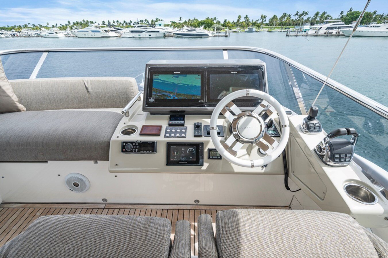 2019-azimut-yachts-71-2-12aff3