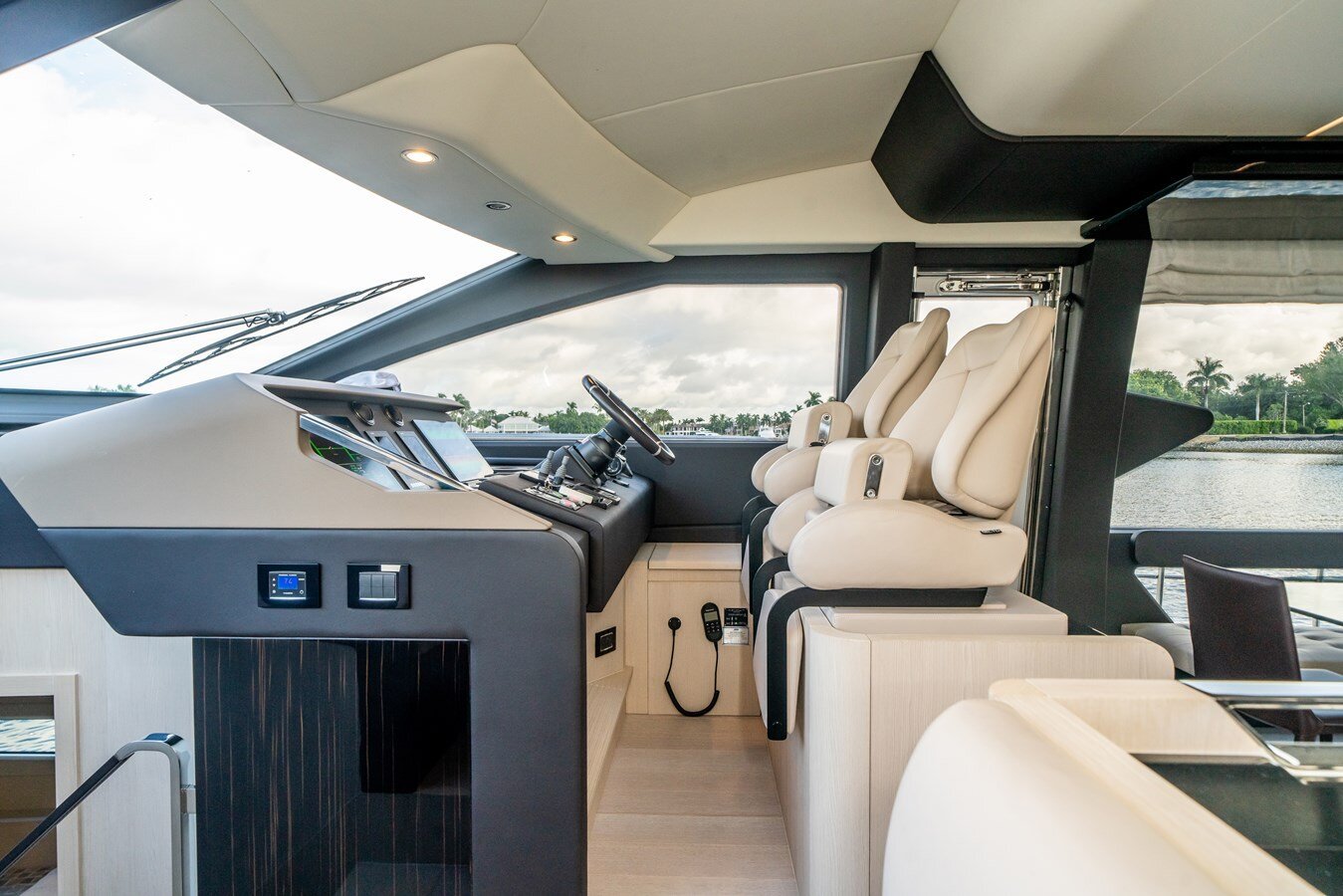 2019-azimut-yachts-72-9db8f3