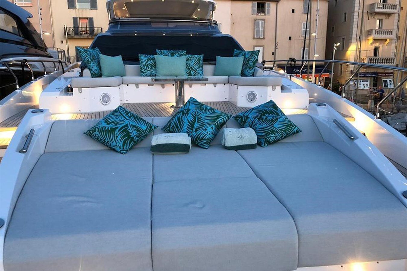 2019-azimut-yachts-87-796f0d