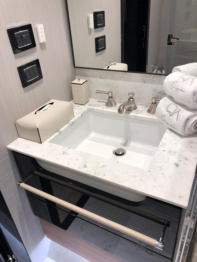 2019-azimut-yachts-87-796f0d