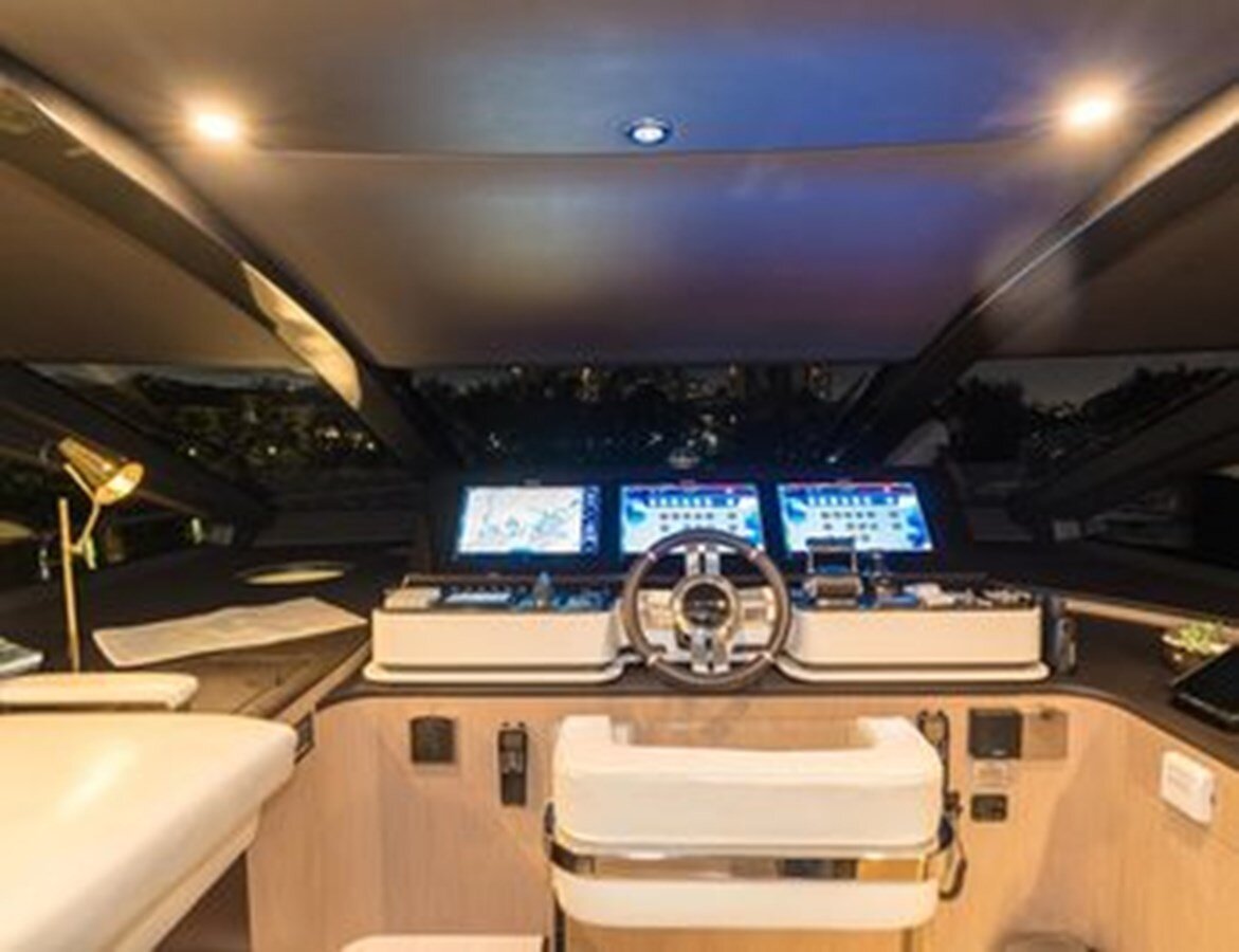 2019 AZIMUT YACHTS 88'