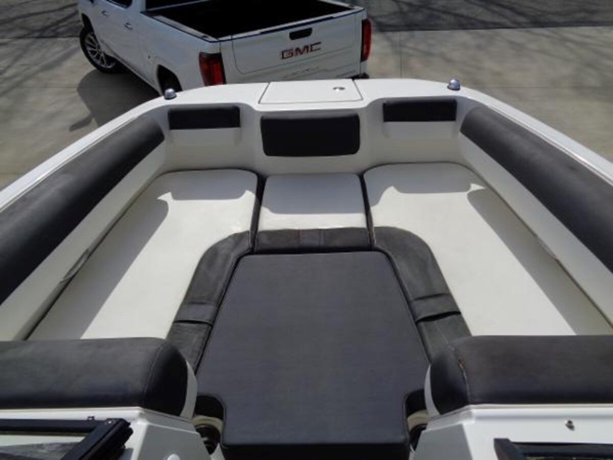 2019-bayliner-20-ef0904