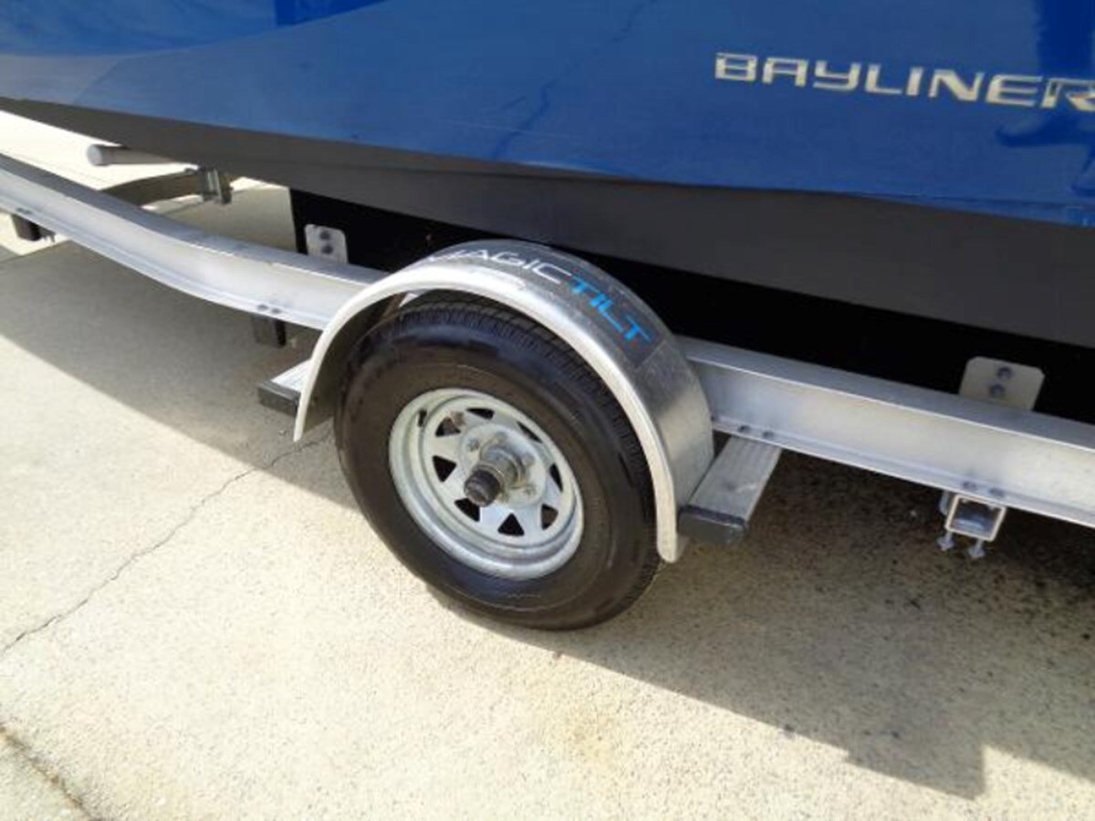 2019-bayliner-20-ef0904