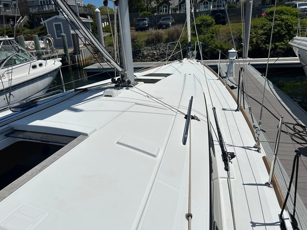 2019-beneteau-37-9-defe1e