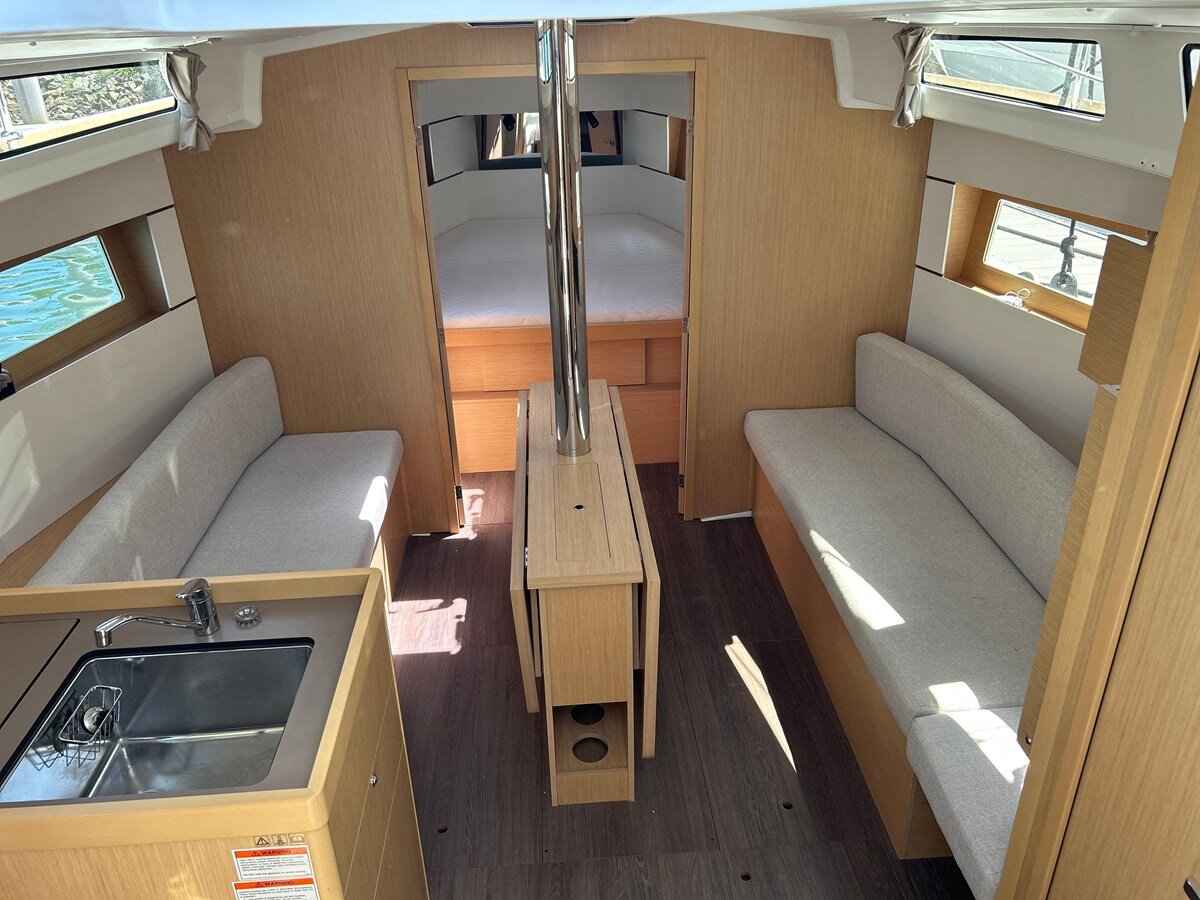 2019-beneteau-37-9-defe1e