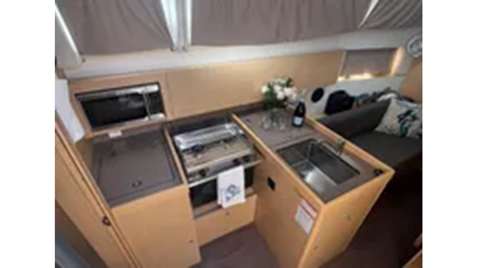 2019-beneteau-38-a0c358