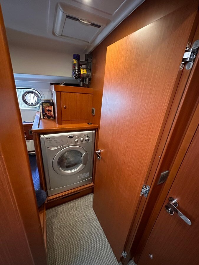 2019-beneteau-44-b07427