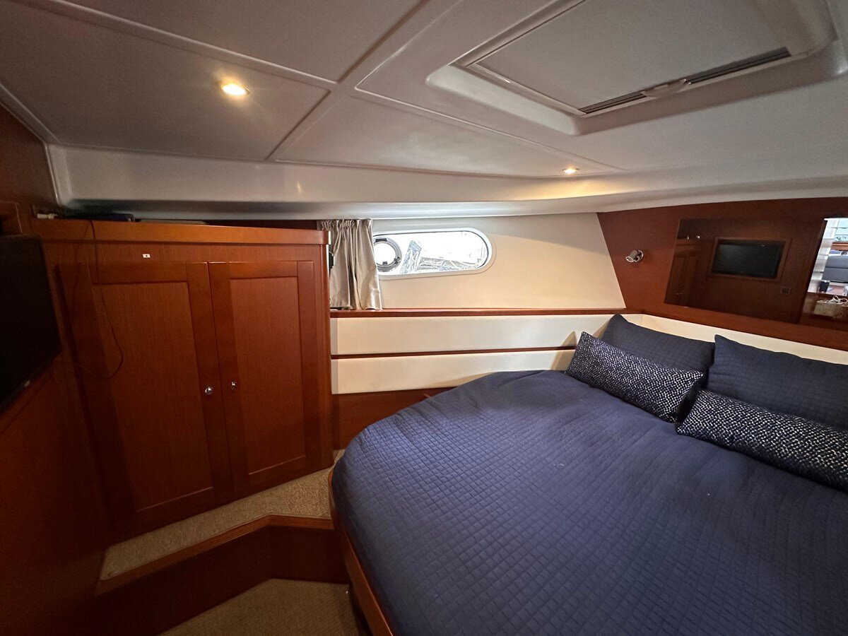 2019-beneteau-44-b07427