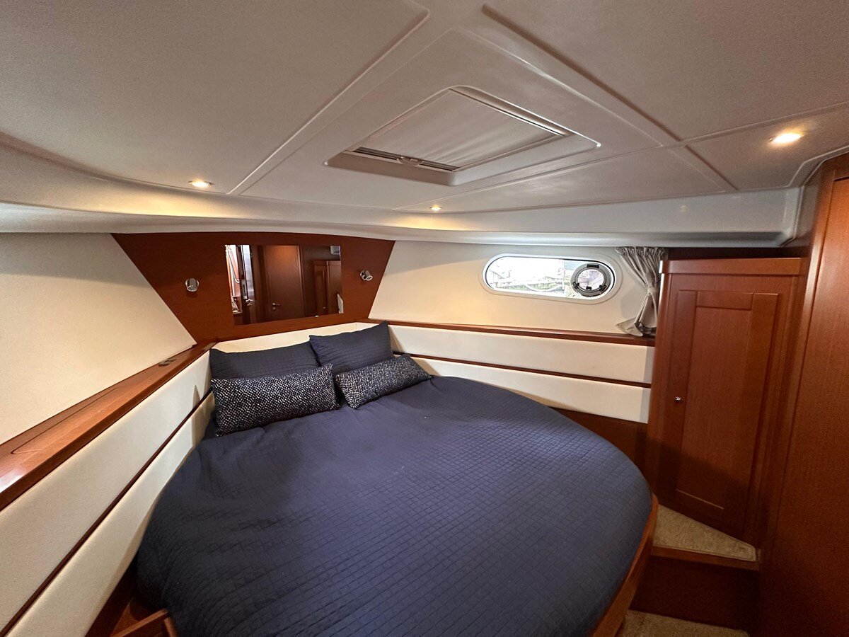 2019-beneteau-44-b07427