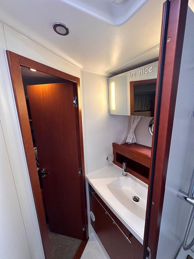 2019-beneteau-44-53fb9f