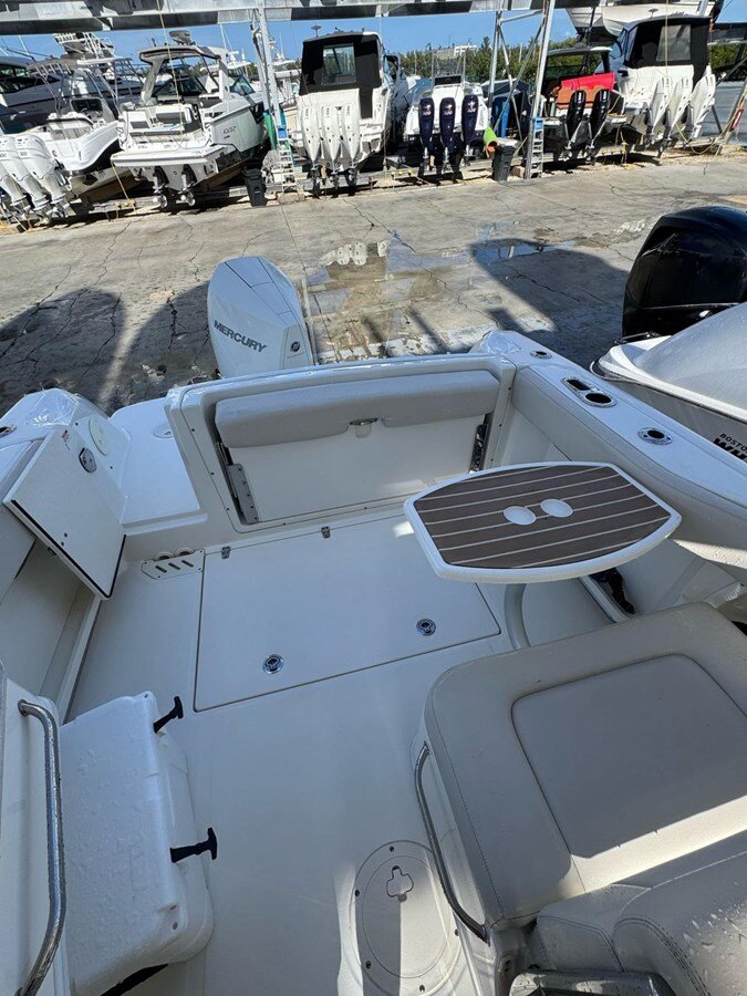 2019-boston-whaler-24-8-26ced1