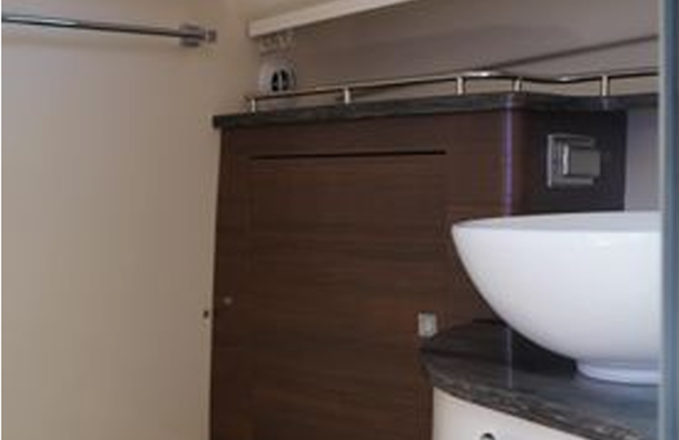 2019-boston-whaler-35-11-ad0f17