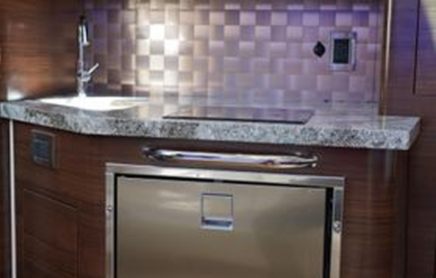 2019-boston-whaler-35-11-ad0f17