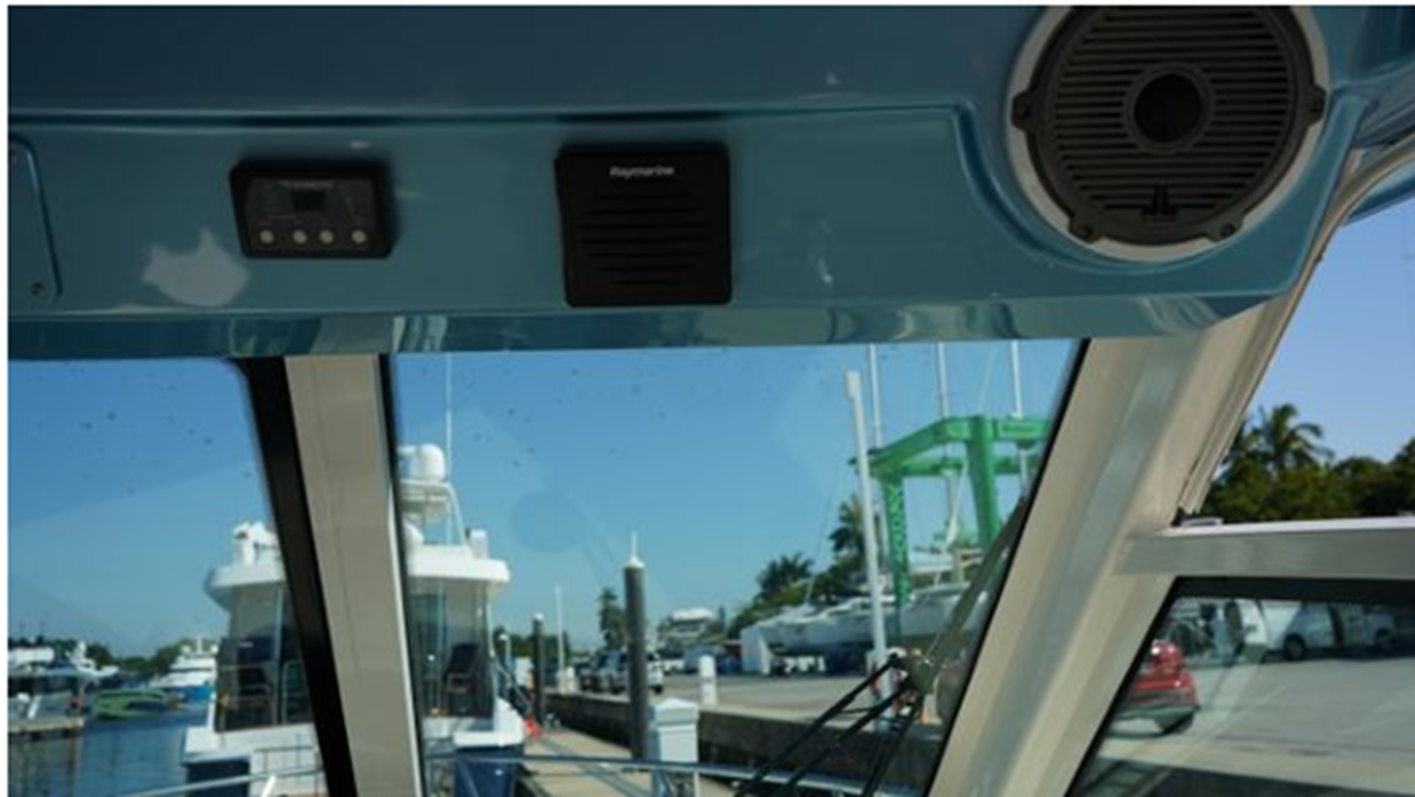 2019-boston-whaler-35-11-ad0f17