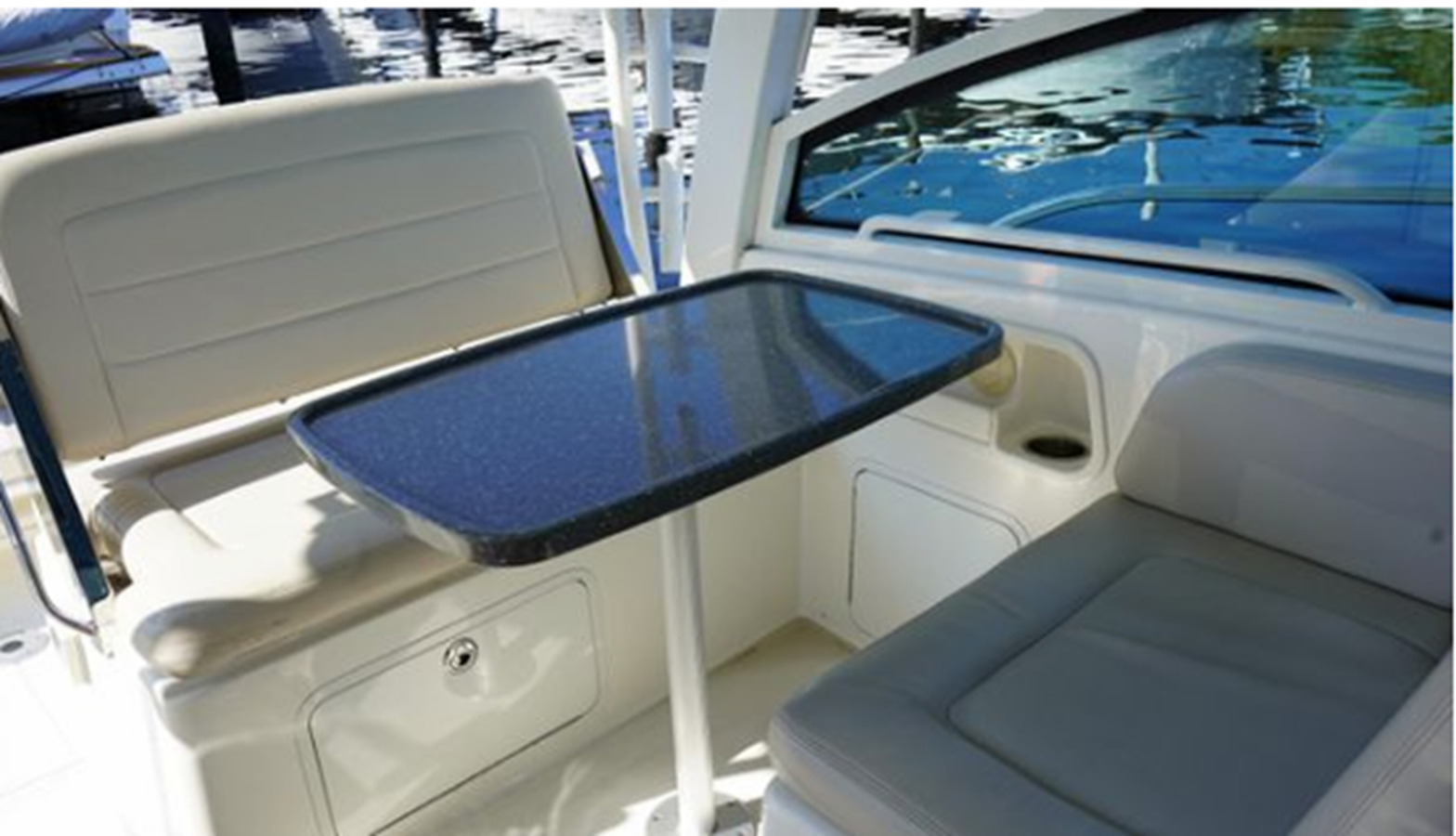 2019-boston-whaler-35-11-ad0f17