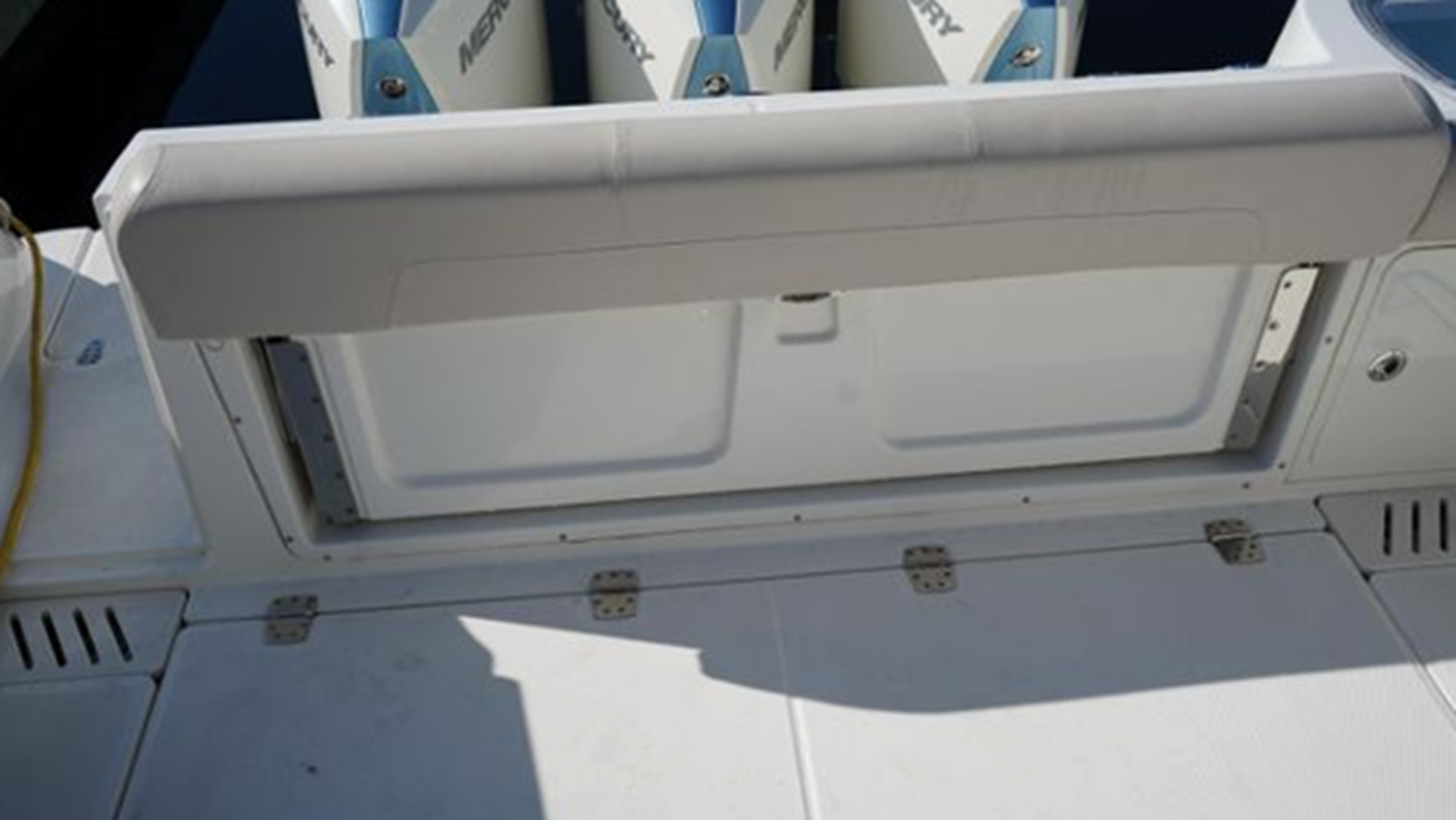 2019-boston-whaler-35-11-ad0f17