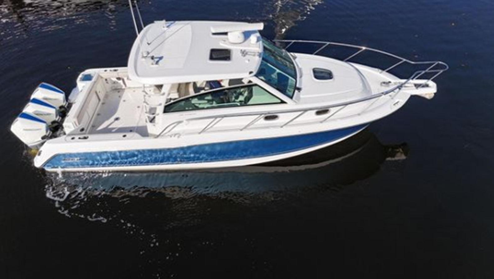 2019-boston-whaler-35-11-ad0f17