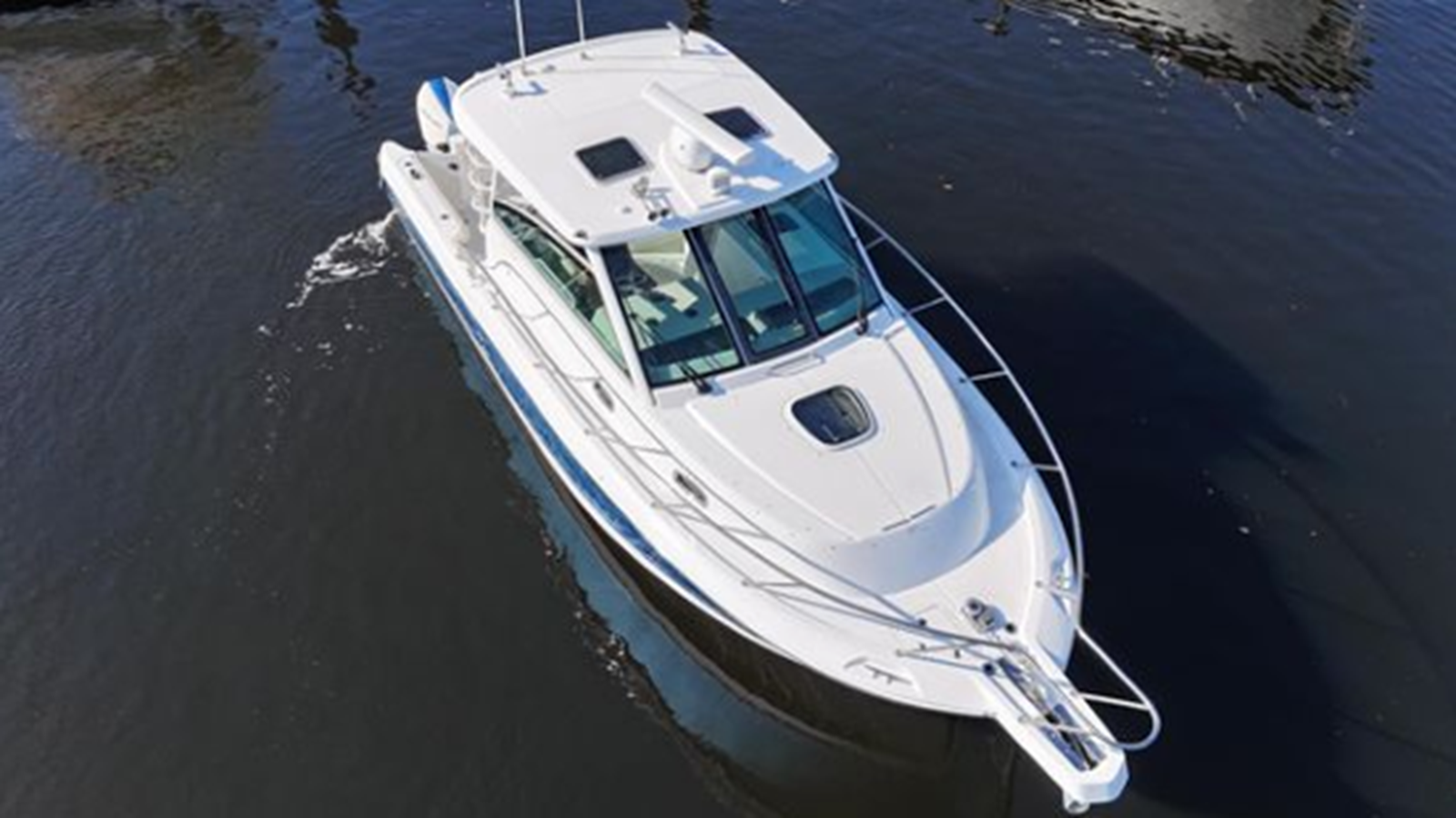 2019-boston-whaler-35-11-ad0f17
