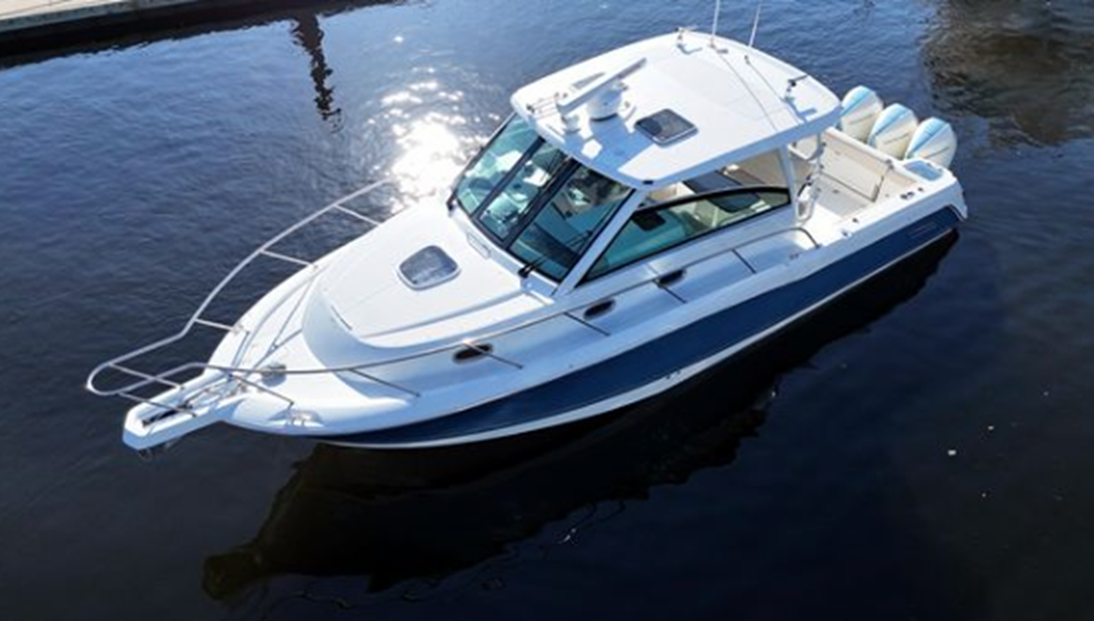 2019-boston-whaler-35-11-ad0f17