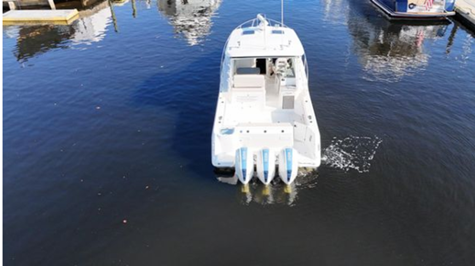 2019-boston-whaler-35-11-ad0f17