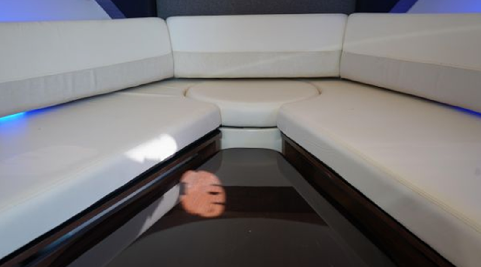 2019-boston-whaler-35-11-ad0f17