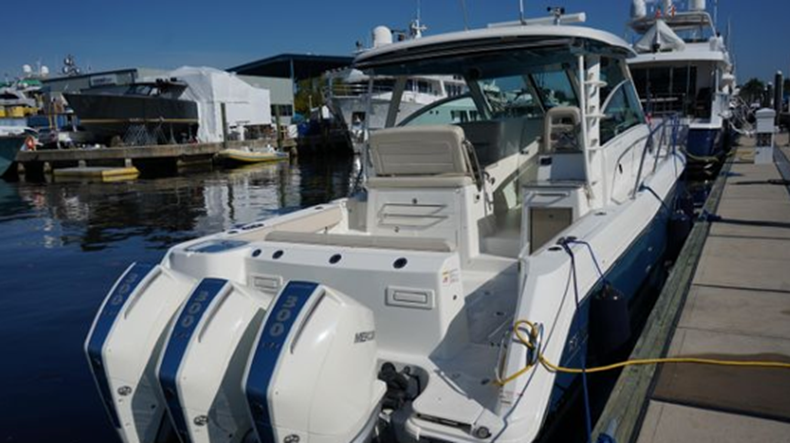 2019-boston-whaler-35-11-ad0f17