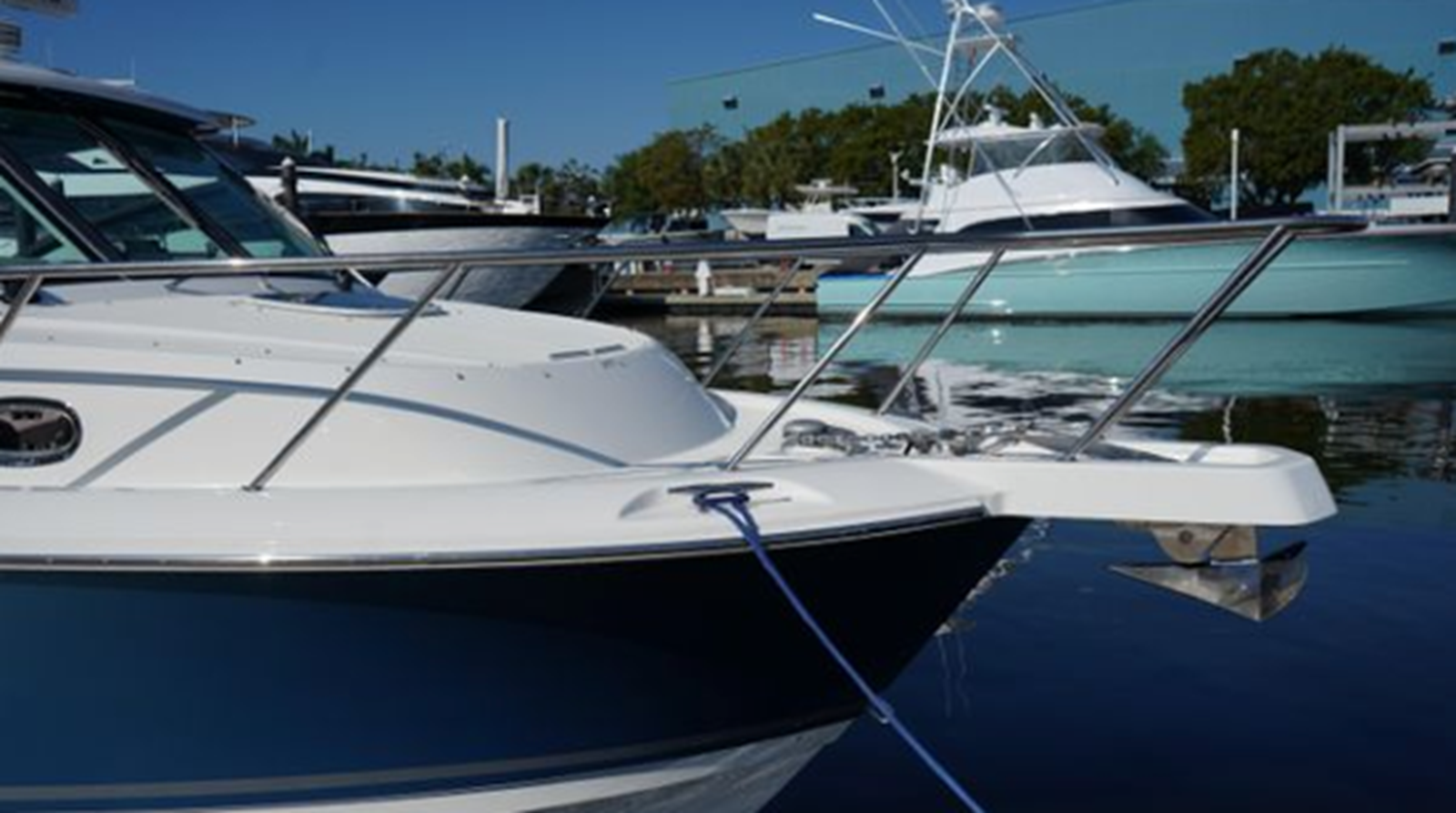 2019-boston-whaler-35-11-ad0f17