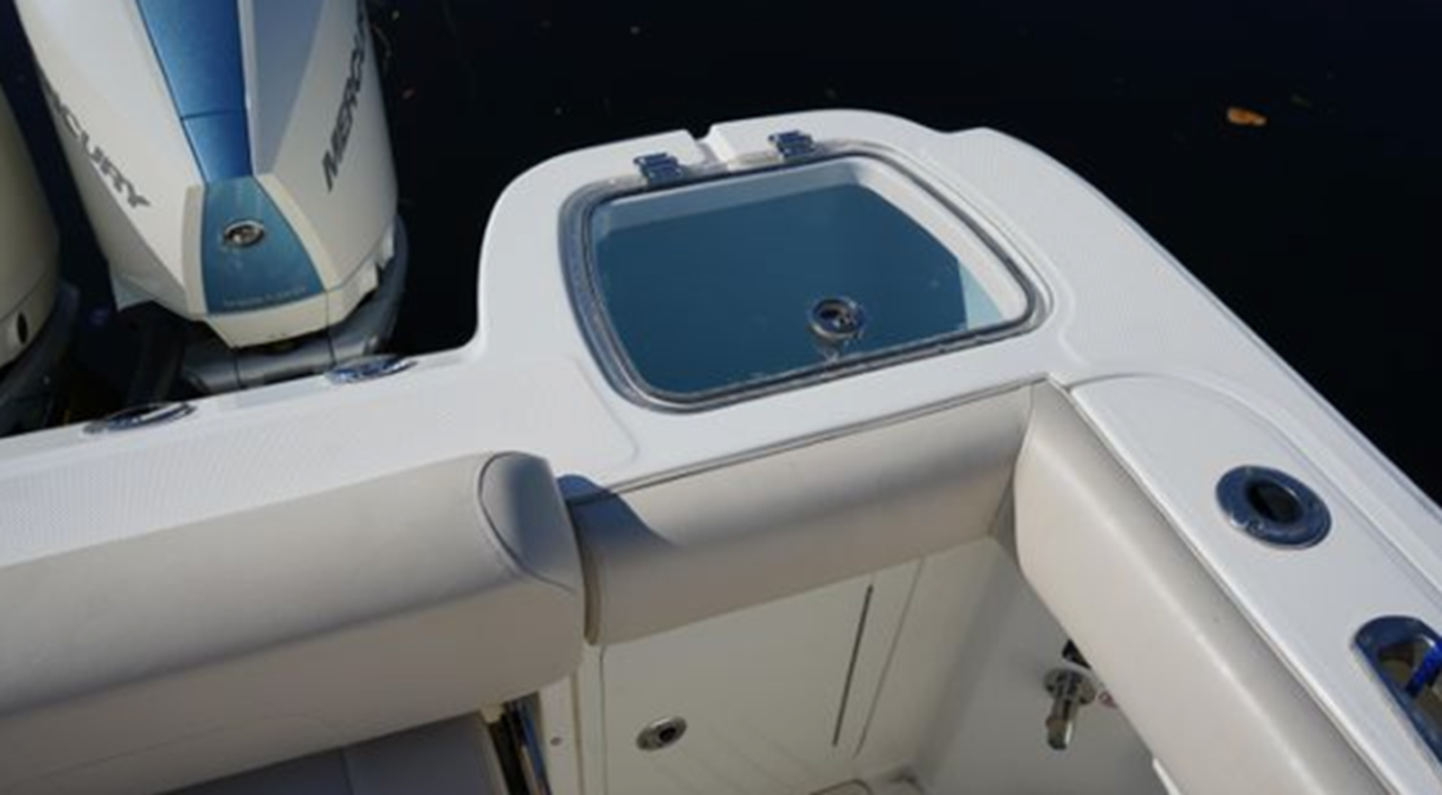 2019-boston-whaler-35-11-ad0f17