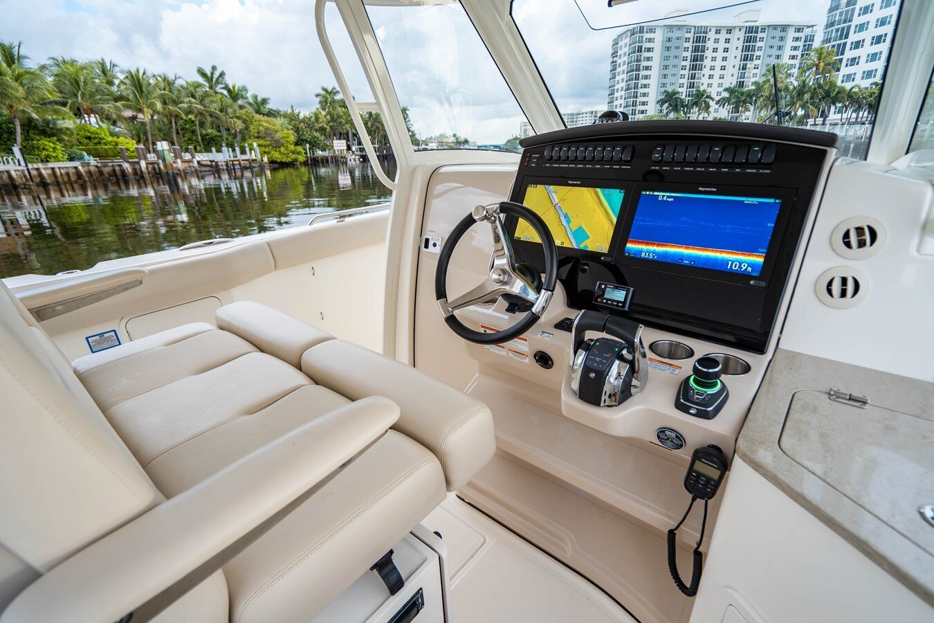 2019-boston-whaler-35-0bf07a