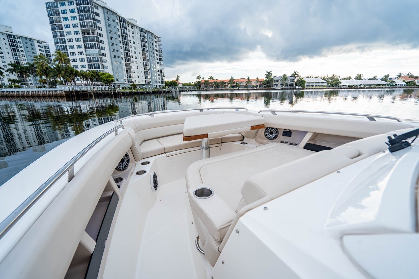 2019-boston-whaler-35-0bf07a