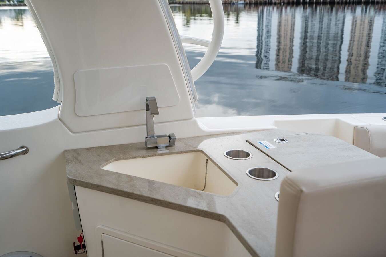 2019-boston-whaler-35-0bf07a