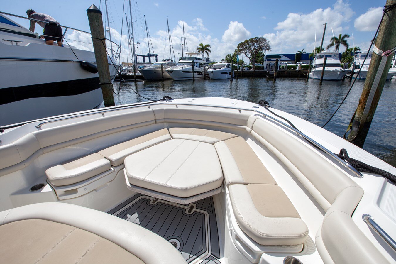 2019-boston-whaler-38-fa452b