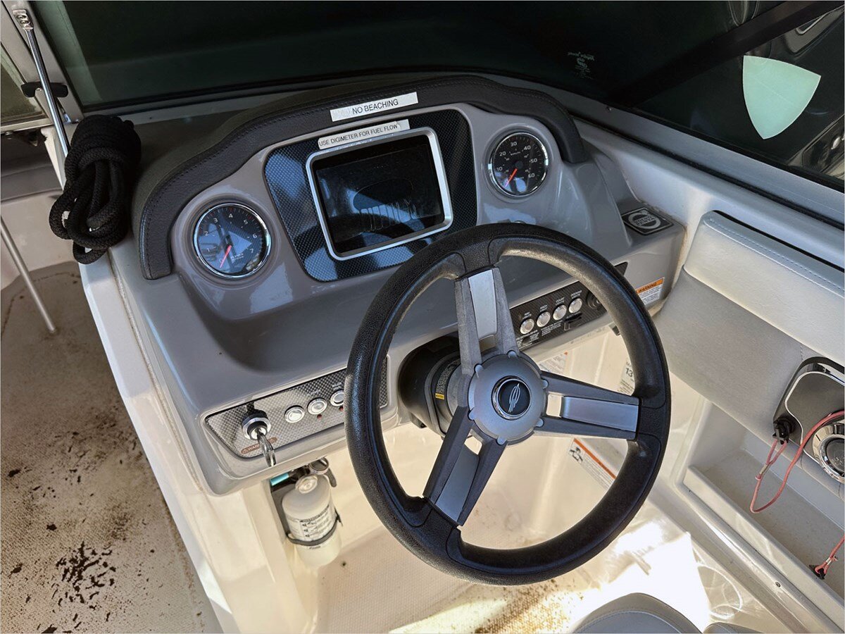 2019-chaparral-23-1-c3d81b