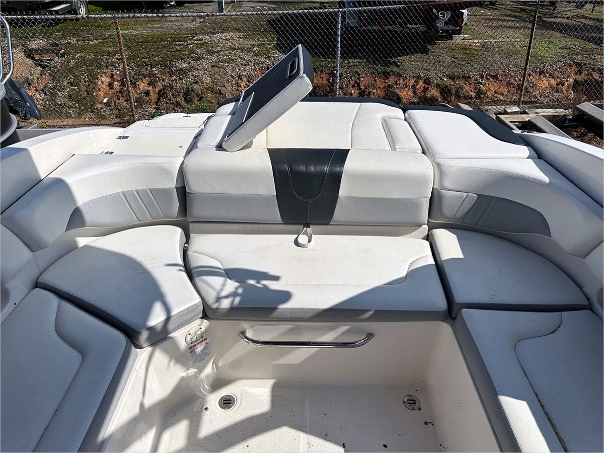 2019-chaparral-23-1-c3d81b