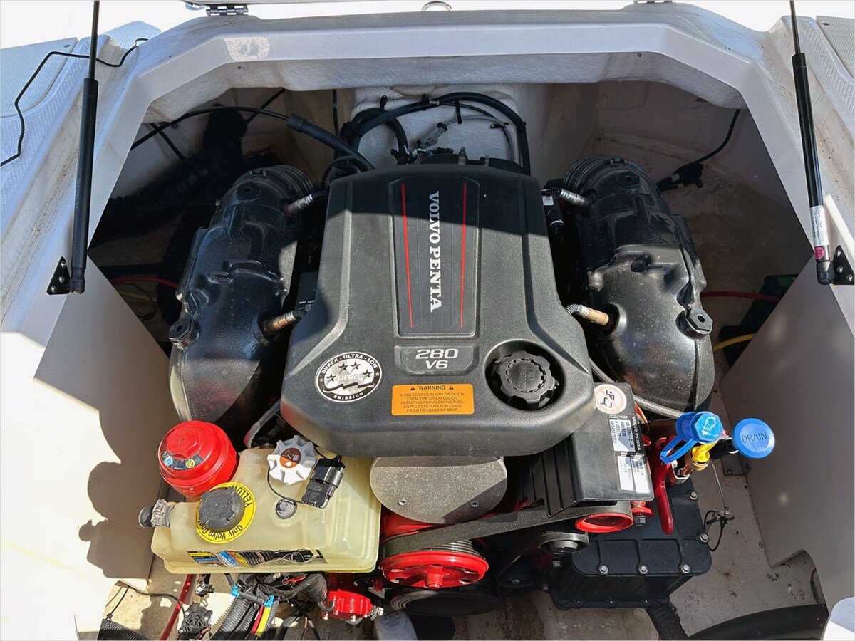 2019-chaparral-23-1-c3d81b