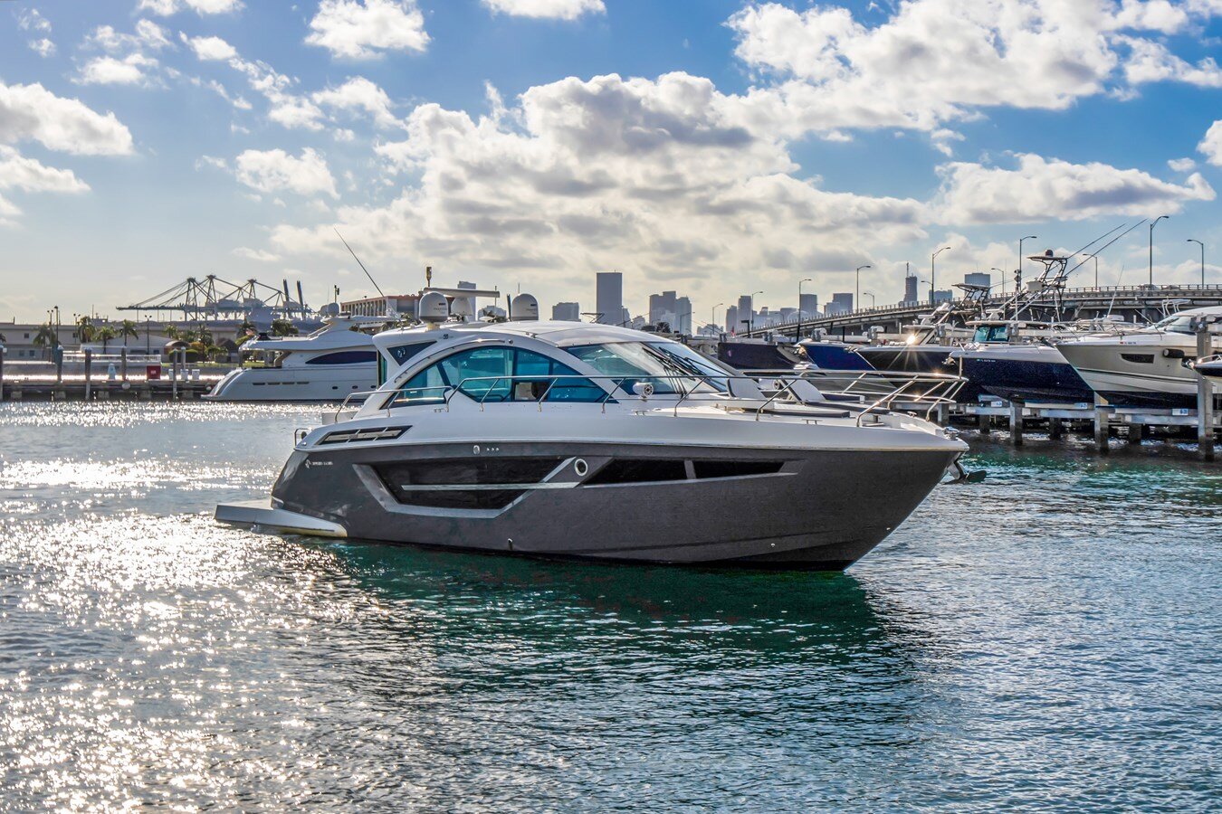 2019-cruisers-yachts-50-4ac6b5