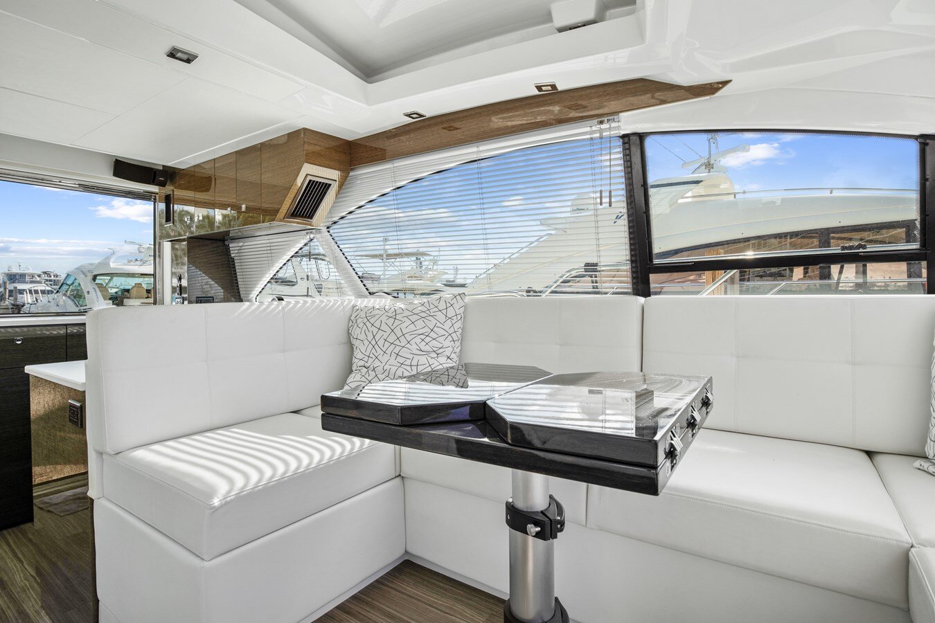 2019-cruisers-yachts-50-4ac6b5