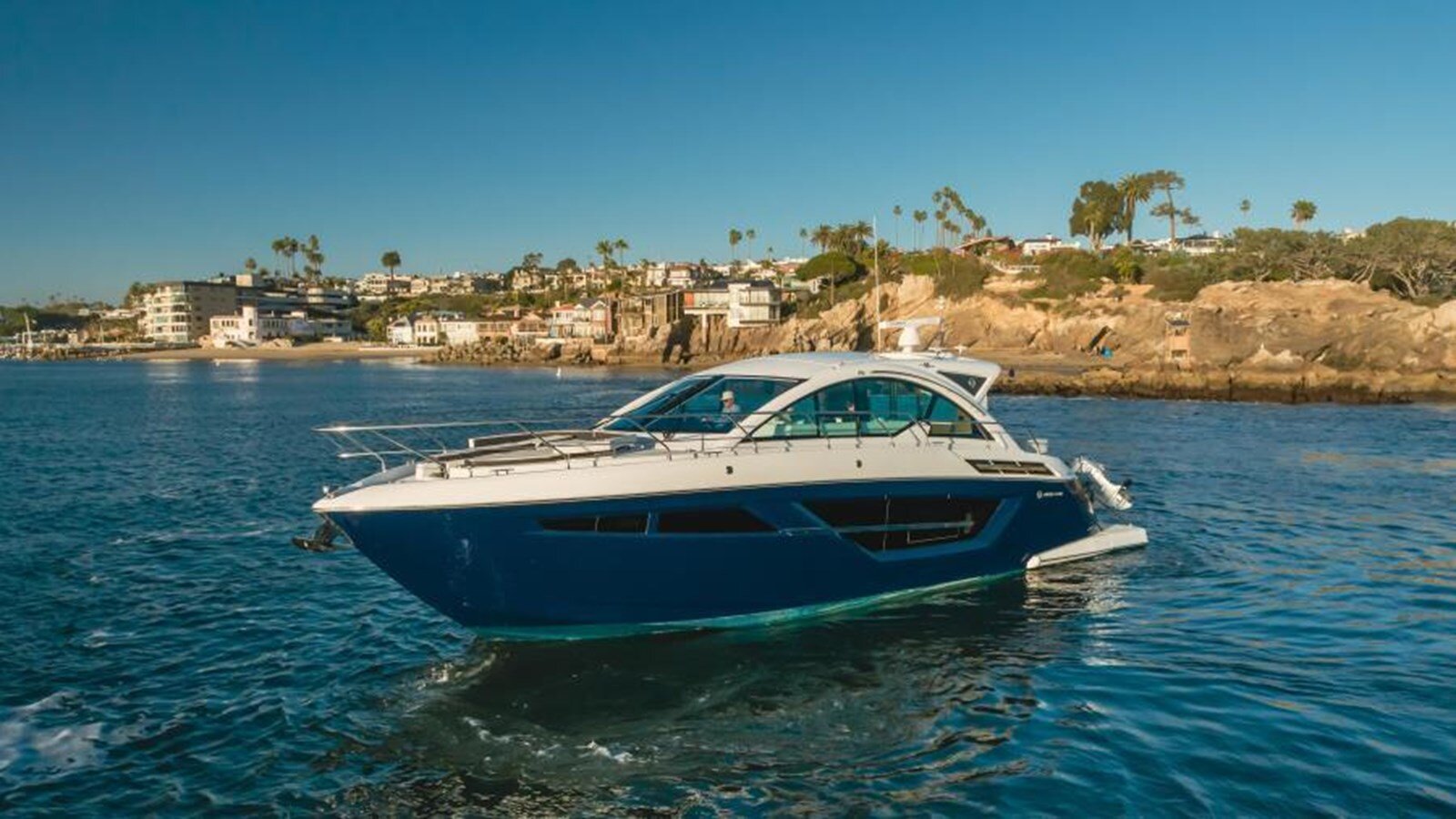 2019-cruisers-yachts-50-775da9