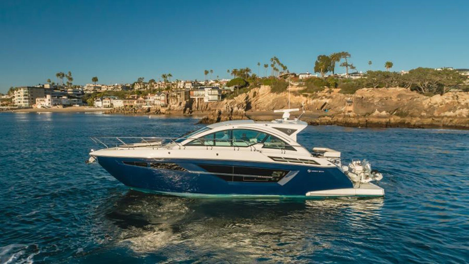 2019-cruisers-yachts-50-775da9